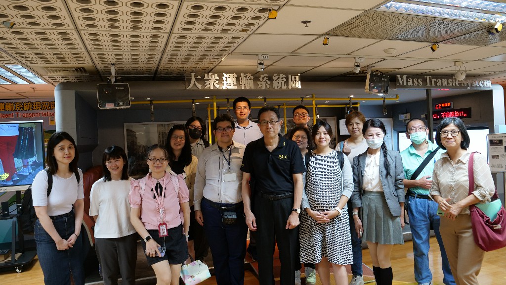 臺北公共交通建設的過去、現在與未來—臺大進修推廣學院管碩學分班企業參訪臺北市交通資訊中心